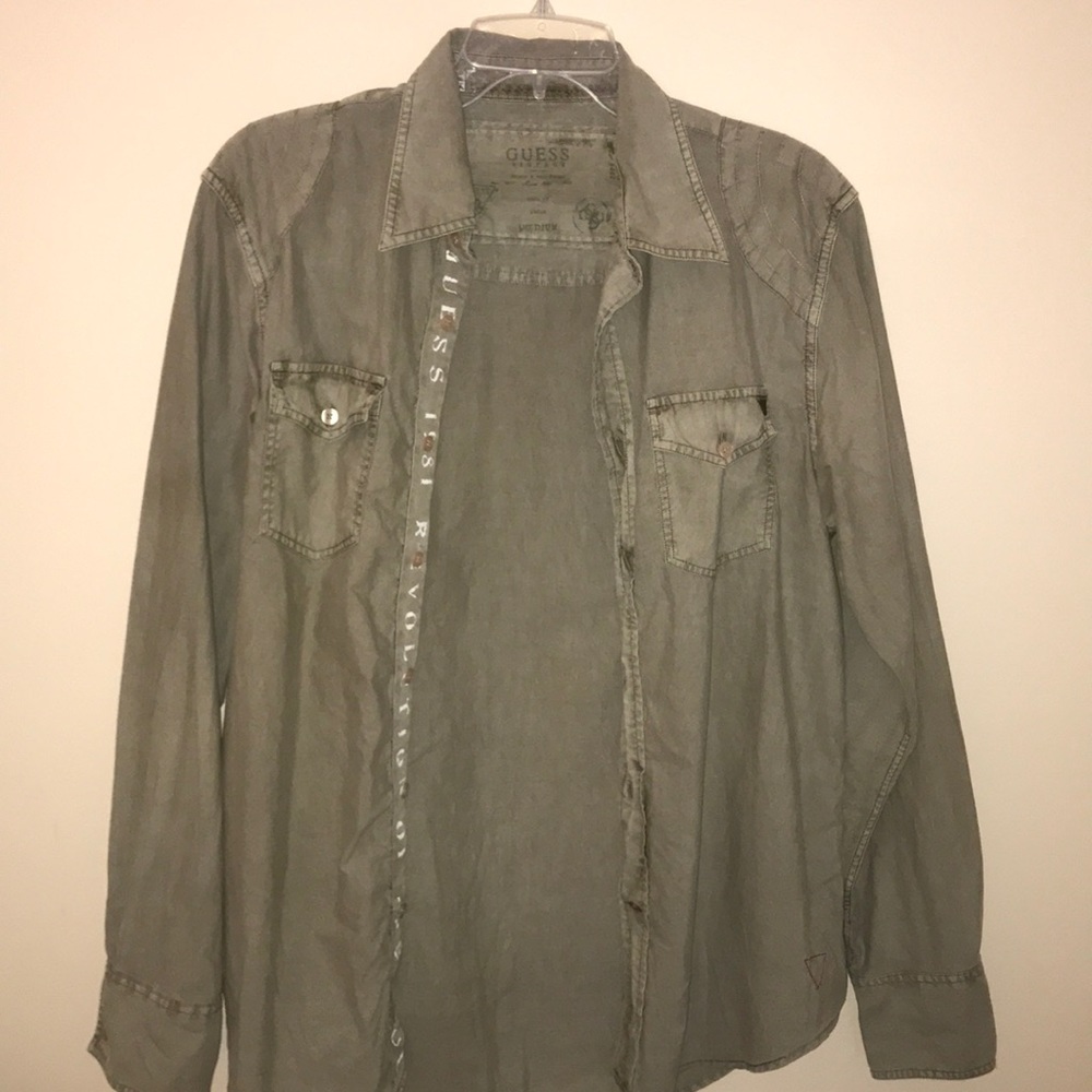 Men’s GUESS button up